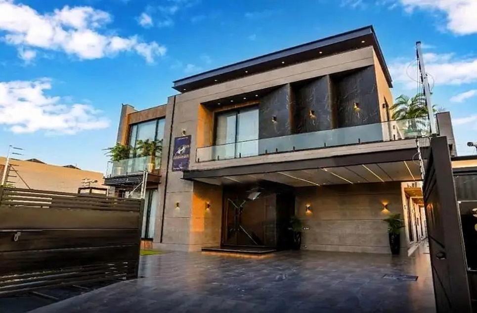 10 marla house for rent in Phase 7 DHA Lahore