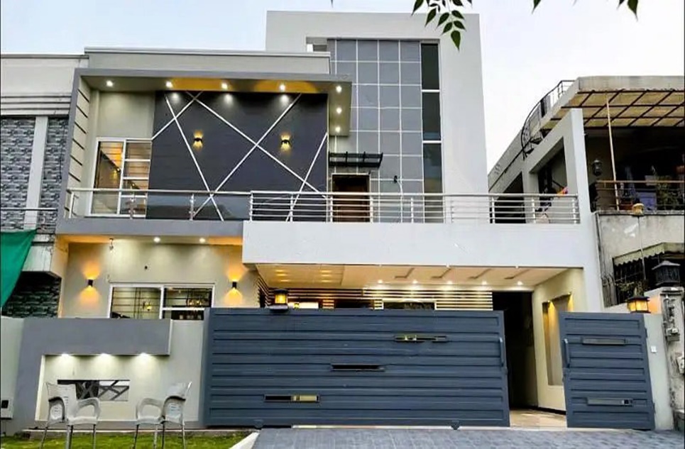 10 marla house for rent in Phase 6 DHA Lahore