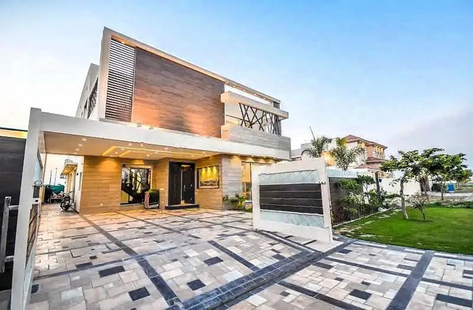 1 kanal house for rent in Phase 7 DHA Lahore