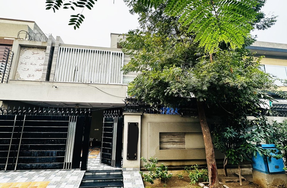 10 marla house for sale in Paragon City Lahore