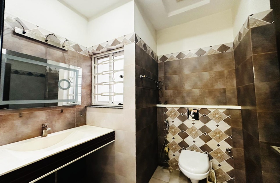 10 marla house for sale in Paragon City Lahore