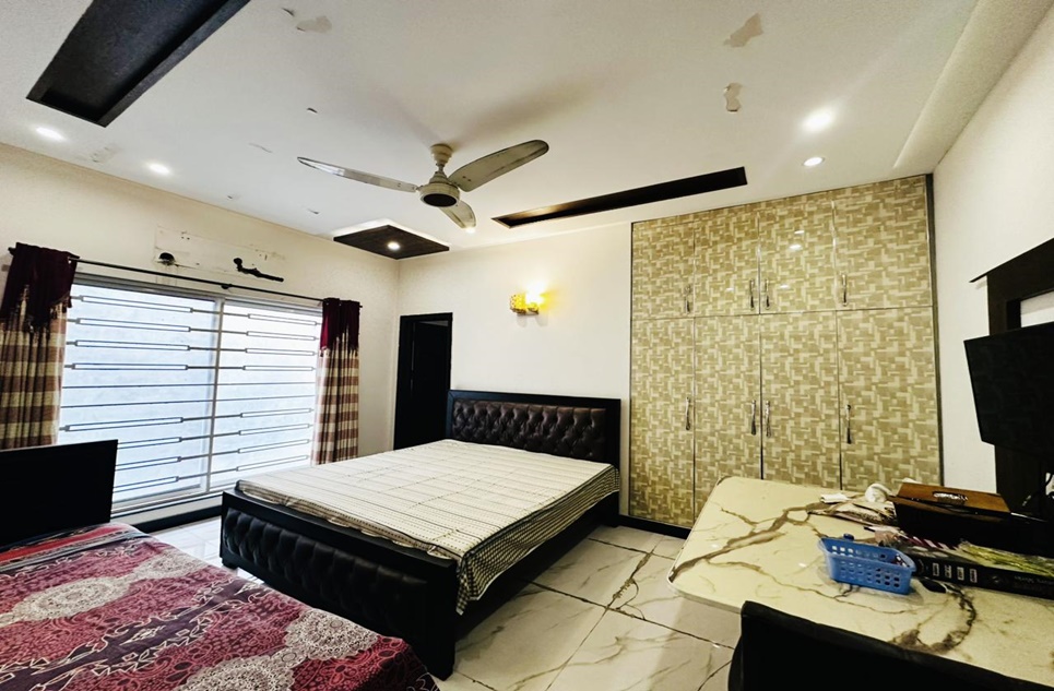 10 marla house for sale in Paragon City Lahore