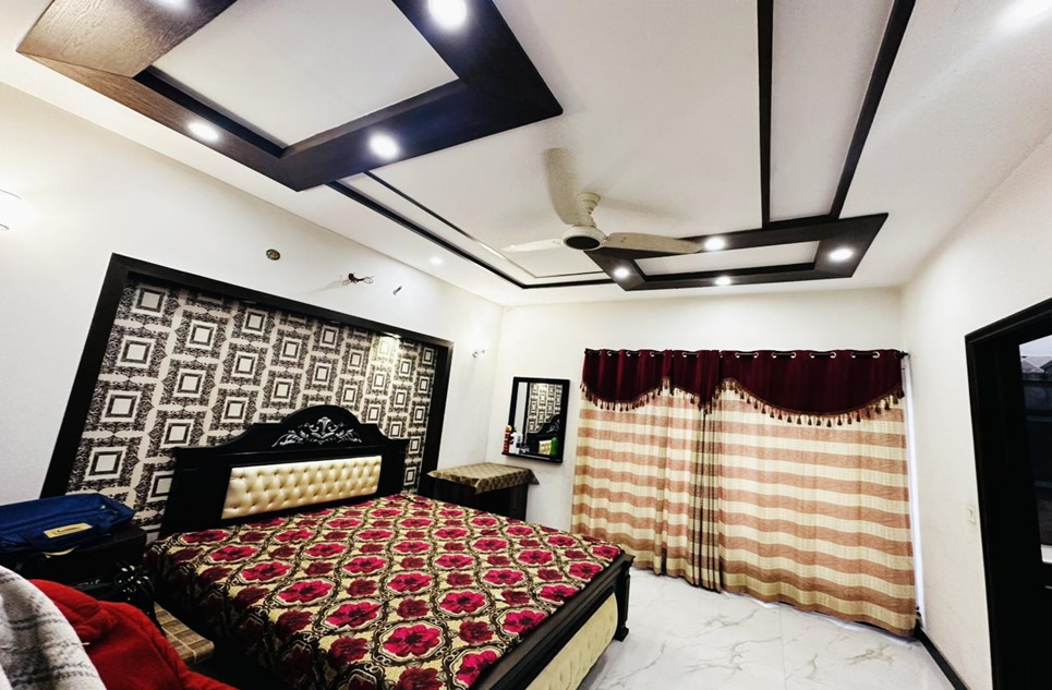 10 marla house for sale in Paragon City Lahore