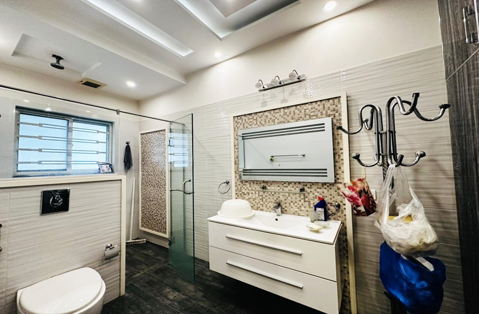 10 marla house for sale in Paragon City Lahore