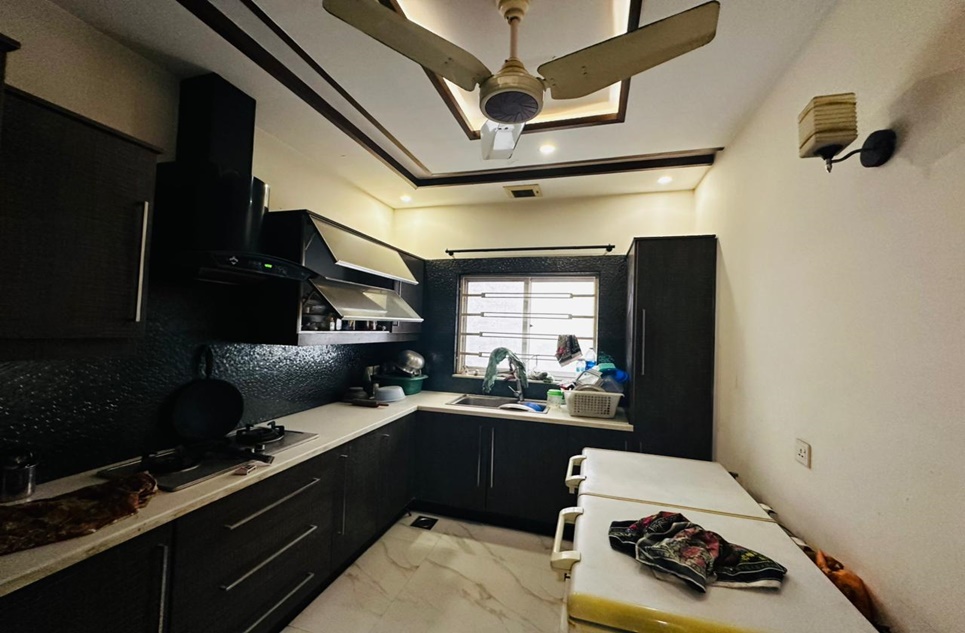 10 marla house for sale in Paragon City Lahore