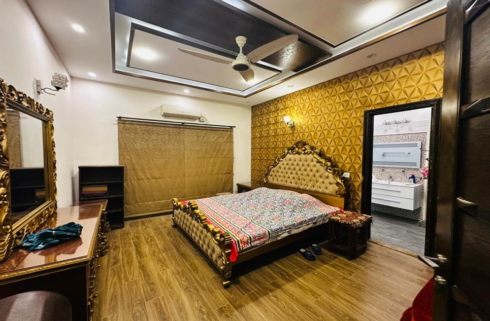 10 marla house for sale in Paragon City Lahore