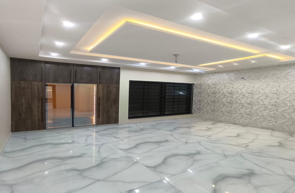 1 kanal house for sale in Phase 2 NFC Lahore