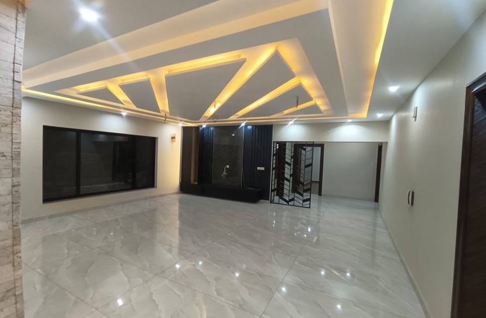 1 kanal house for sale in Phase 2 NFC Lahore