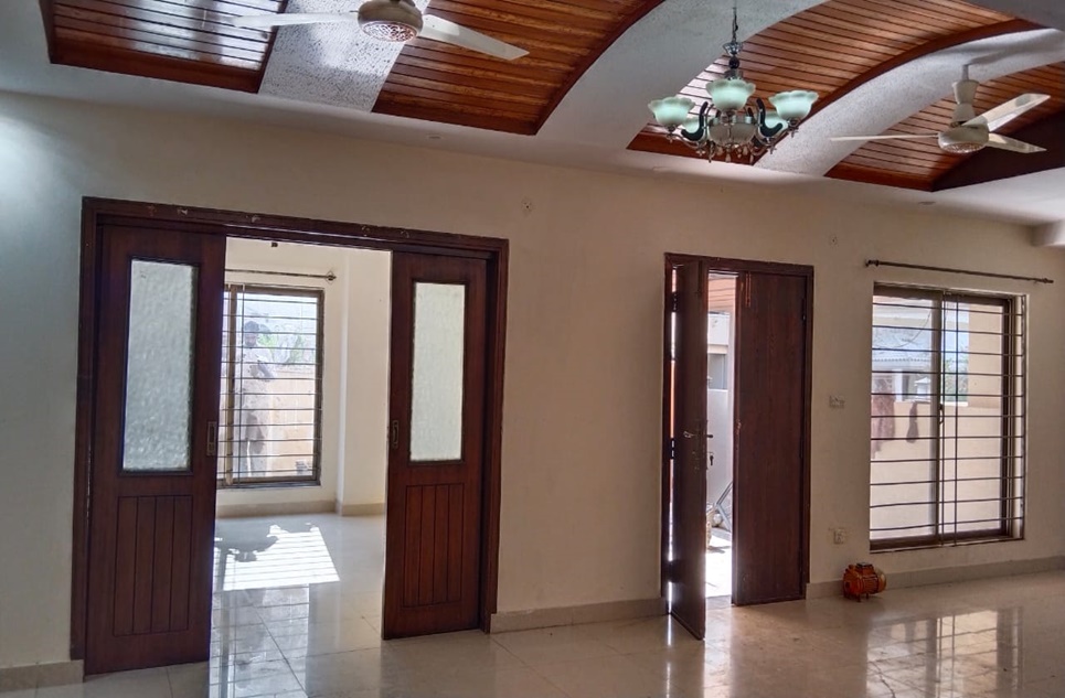 7 marla house for sale in Bahria Town Lahore