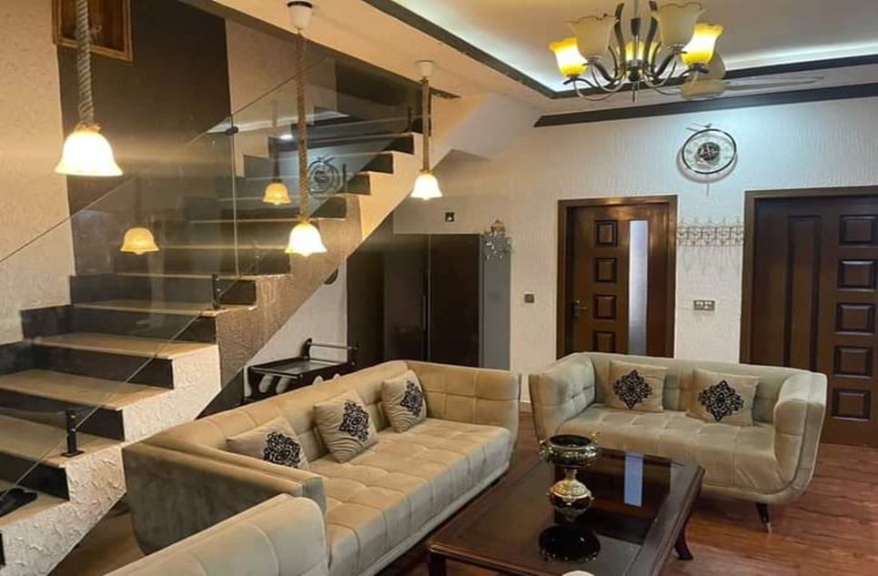 7 marla house for sale in Bahria Town Lahore
