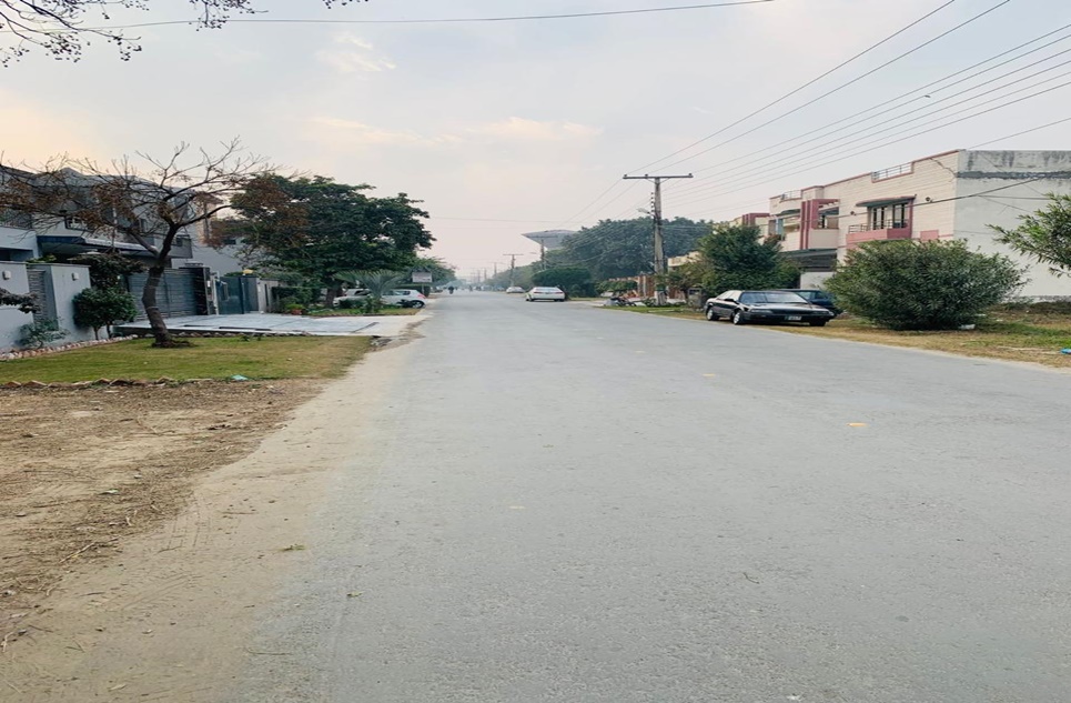1 kanal plot for sale in UET Housing Society Lahore