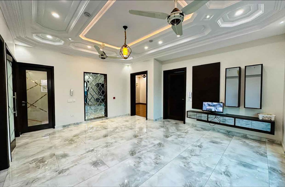 10 marla house for sale in Phase 6 DHA Lahore