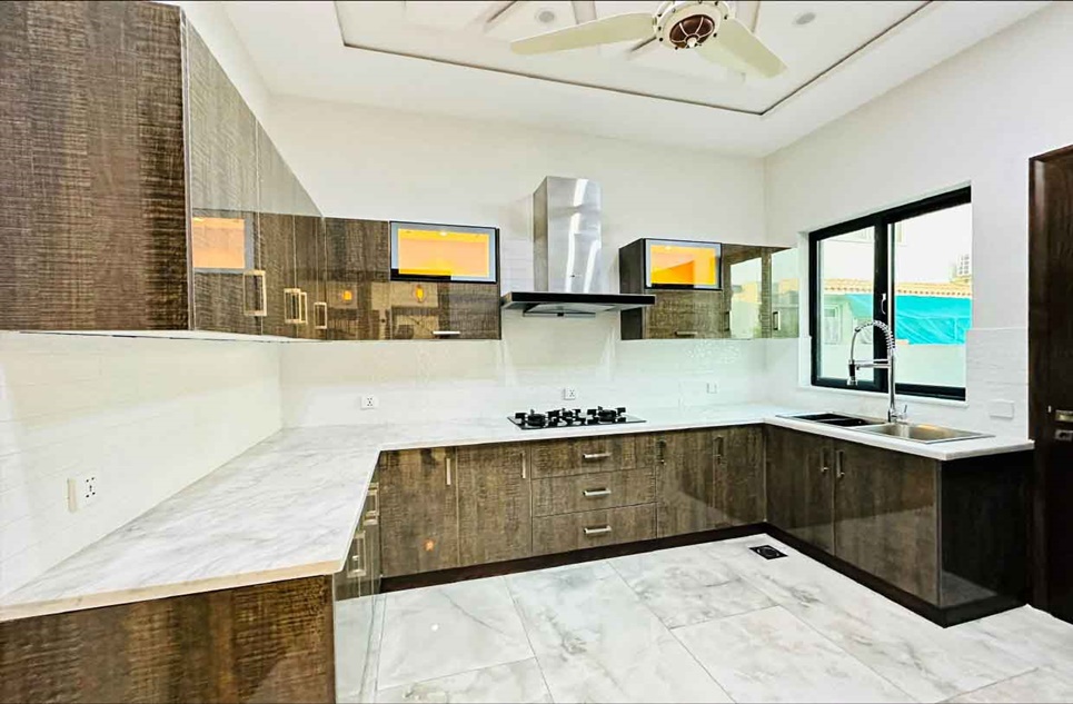 10 marla house for sale in Phase 6 DHA Lahore
