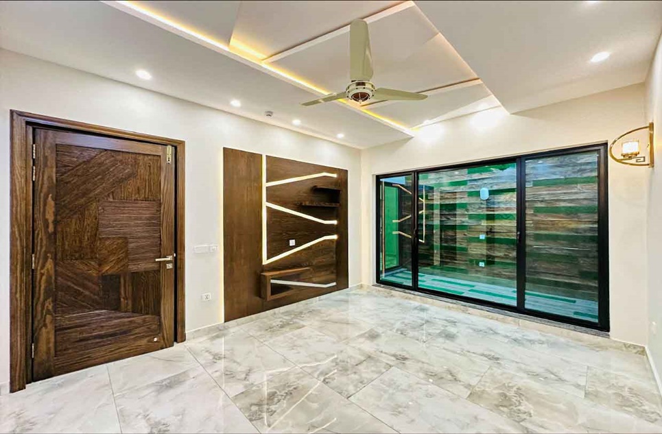 10 marla house for sale in Phase 6 DHA Lahore