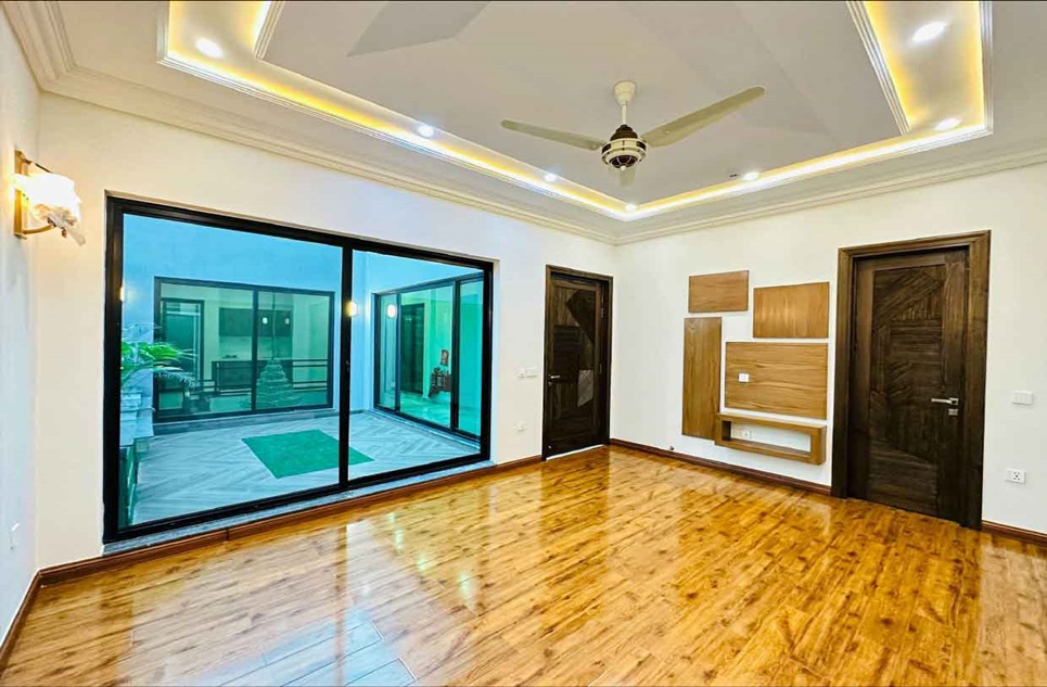 10 marla house for sale in Phase 6 DHA Lahore