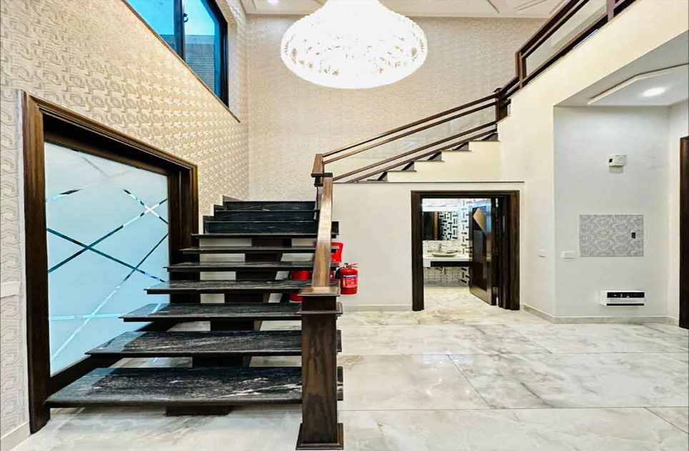 10 marla house for sale in Phase 6 DHA Lahore