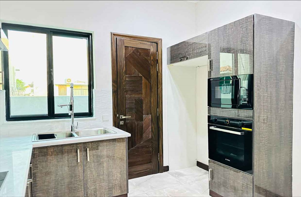 10 marla house for sale in Phase 6 DHA Lahore