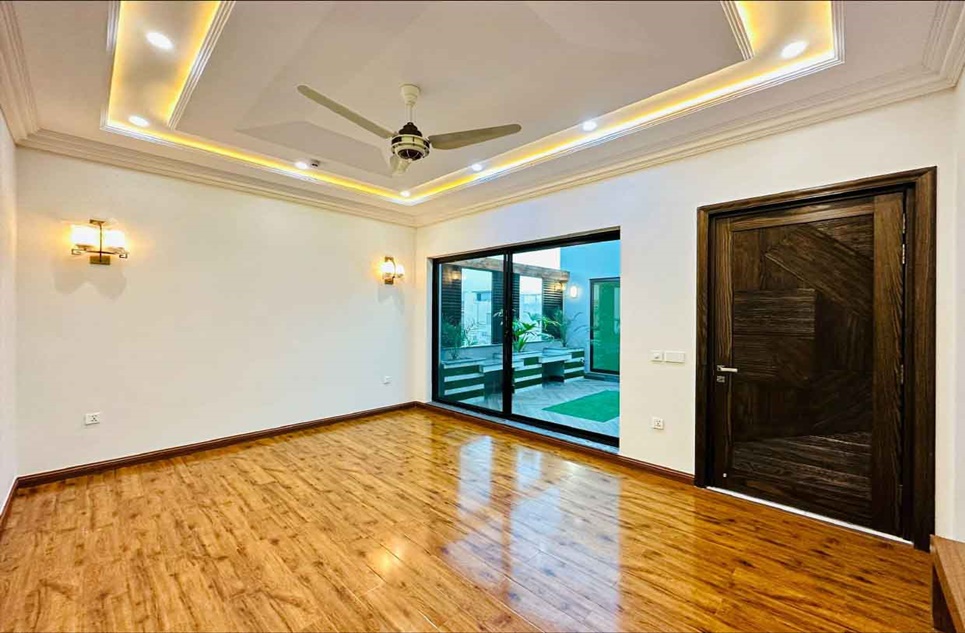 10 marla house for sale in Phase 6 DHA Lahore