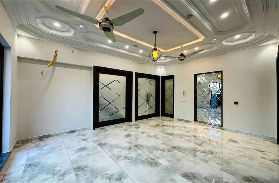 10 marla house for sale in Phase 6 DHA Lahore