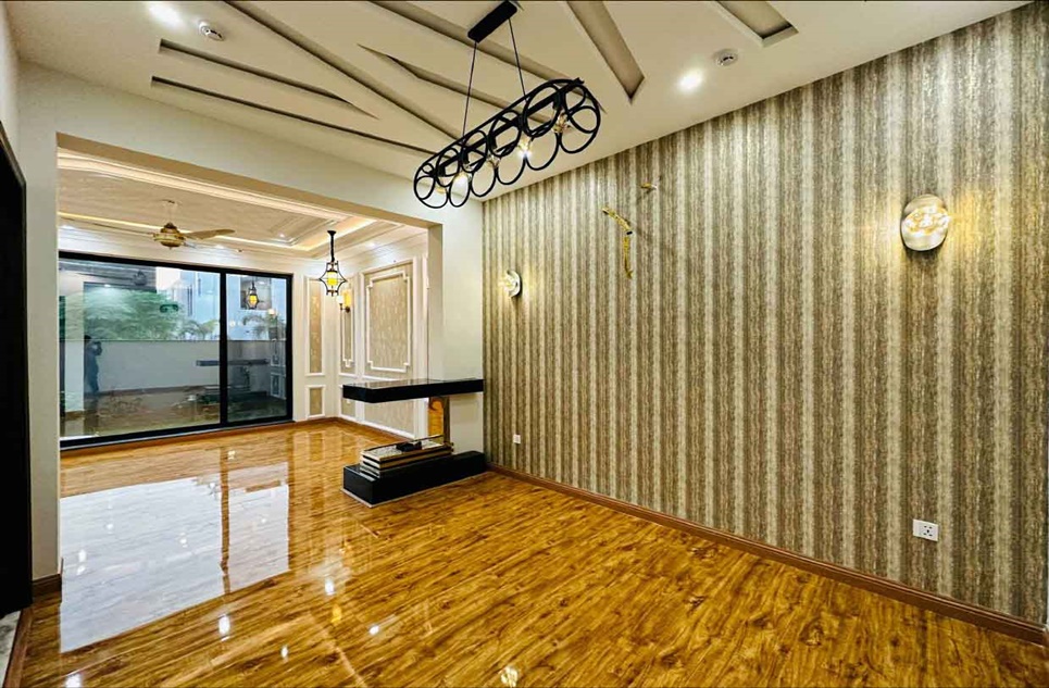 10 marla house for sale in Phase 6 DHA Lahore