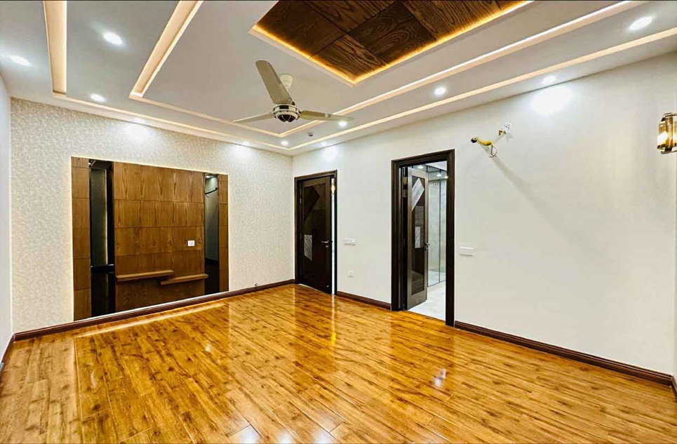 10 marla house for sale in Phase 6 DHA Lahore