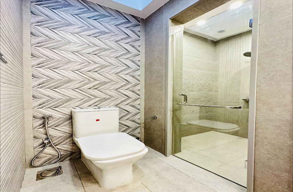 10 marla house for sale in Phase 6 DHA Lahore