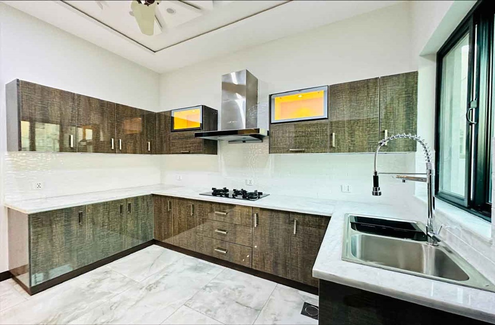 10 marla house for sale in Phase 6 DHA Lahore