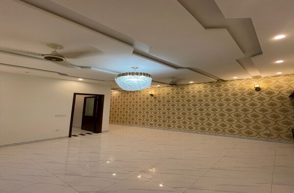 10 marla house for sale in Aitchison Society Lahore