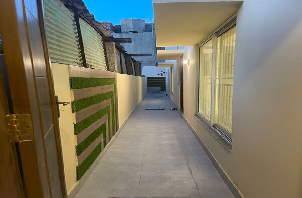 10 marla house for sale in Aitchison Society Lahore