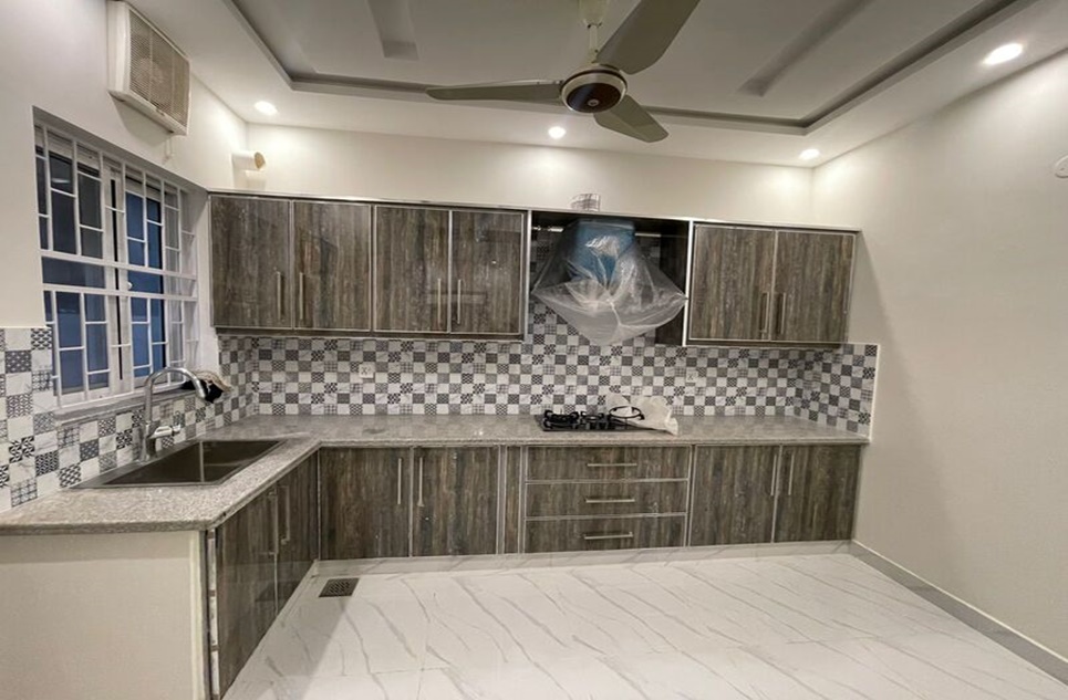 10 marla house for sale in Aitchison Society Lahore