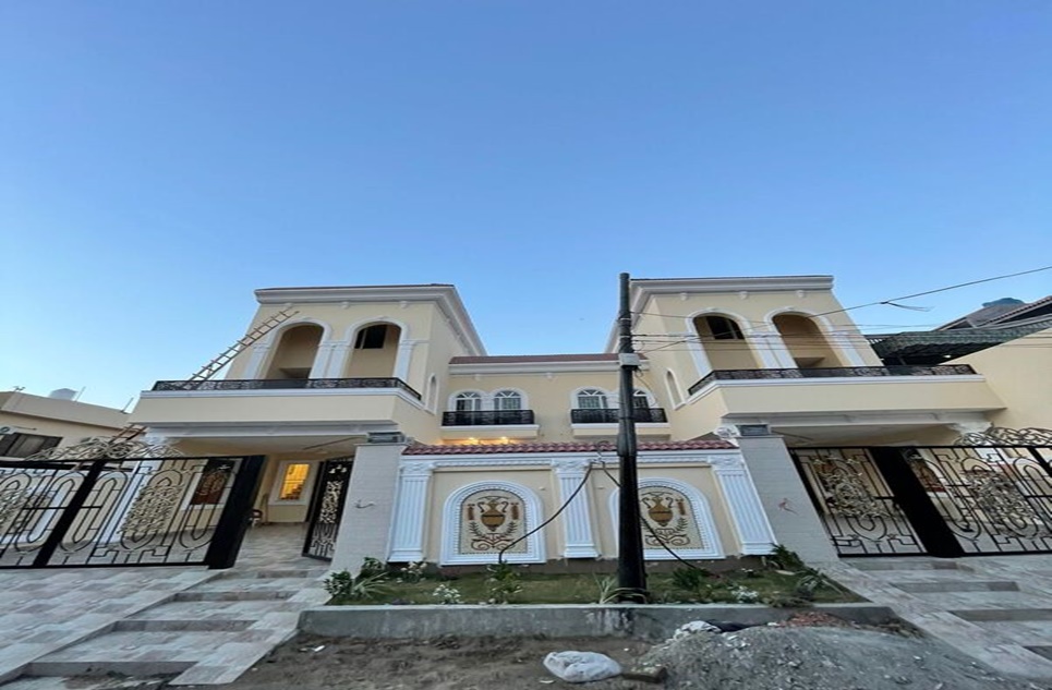 10 marla house for sale in Aitchison Society Lahore
