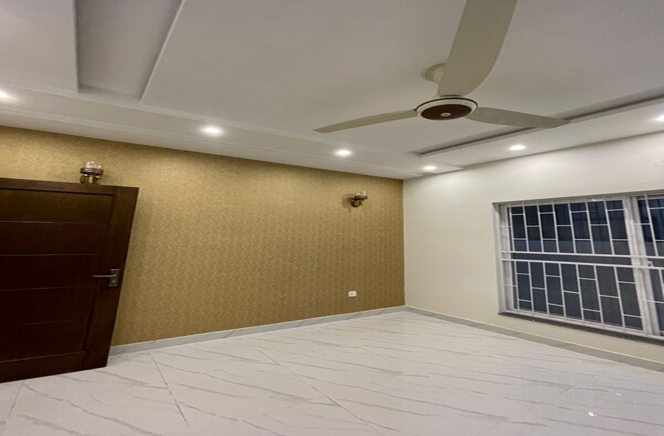 10 marla house for sale in Aitchison Society Lahore
