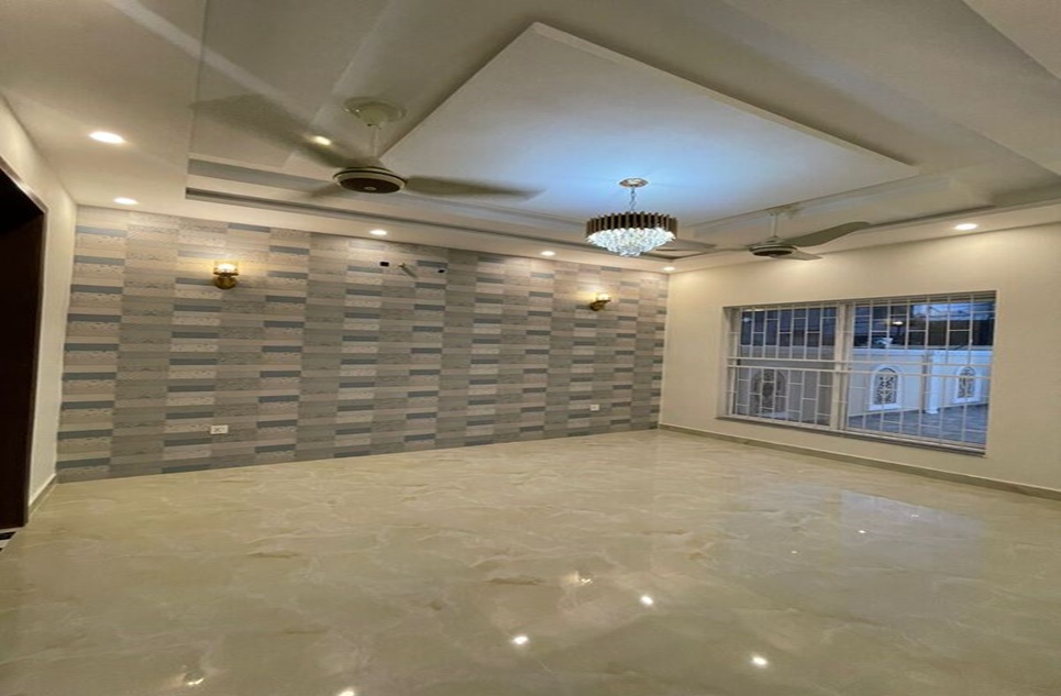 10 marla house for sale in Aitchison Society Lahore