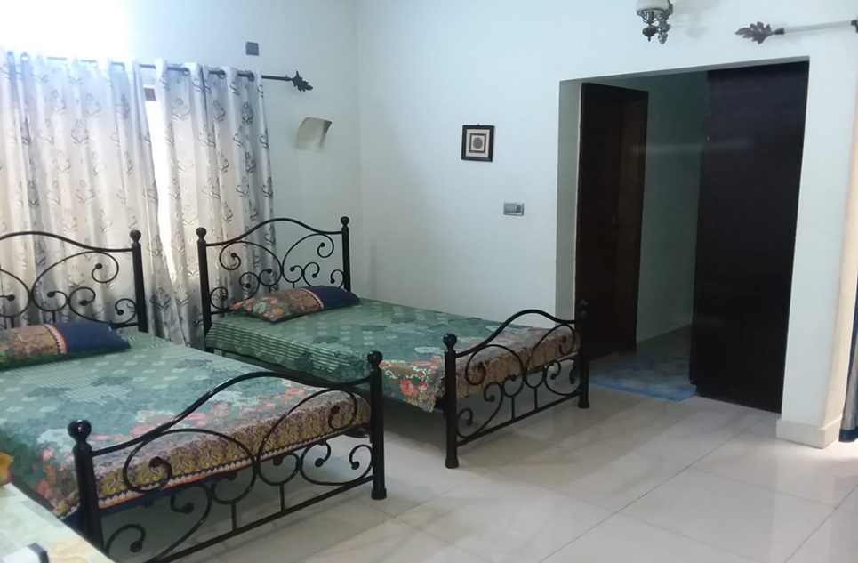 200 square yard house for sale in Tariq Road Karachi