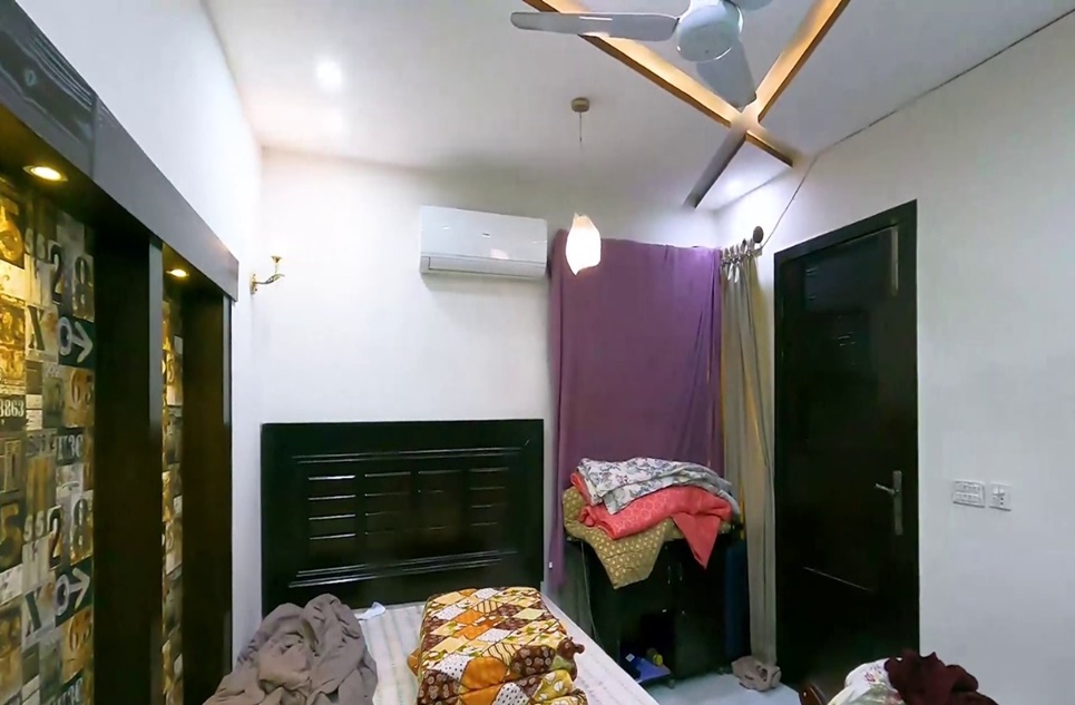 8 marla house for sale in Johar Town Lahore