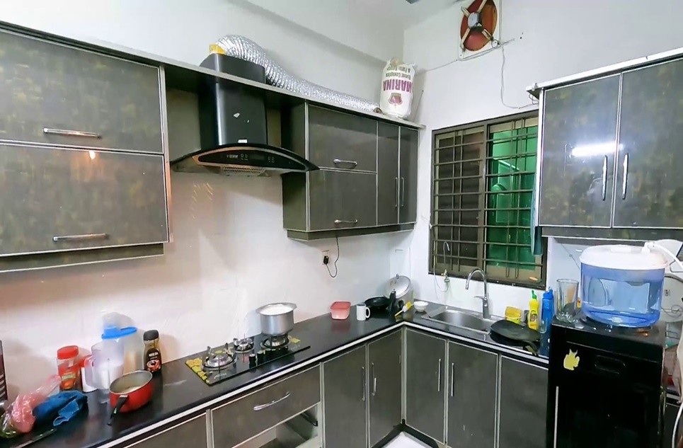 8 marla house for sale in Johar Town Lahore