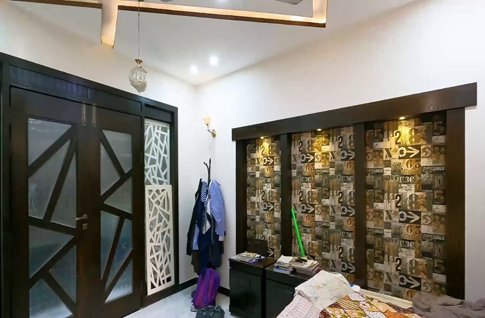 8 marla house for sale in Johar Town Lahore