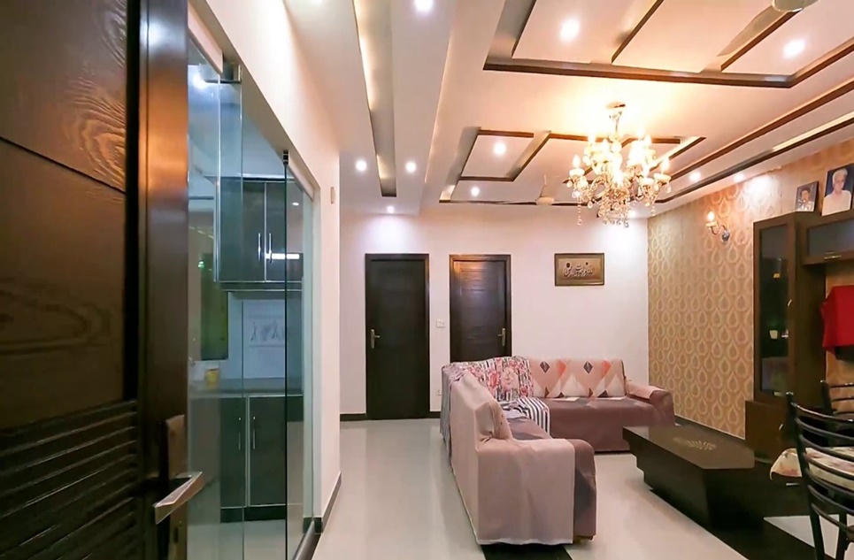 8 marla house for sale in Johar Town Lahore