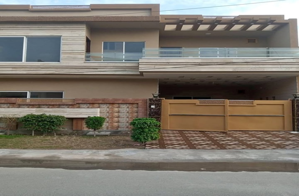7 marla house for sale in Model City 1 Faisalabad