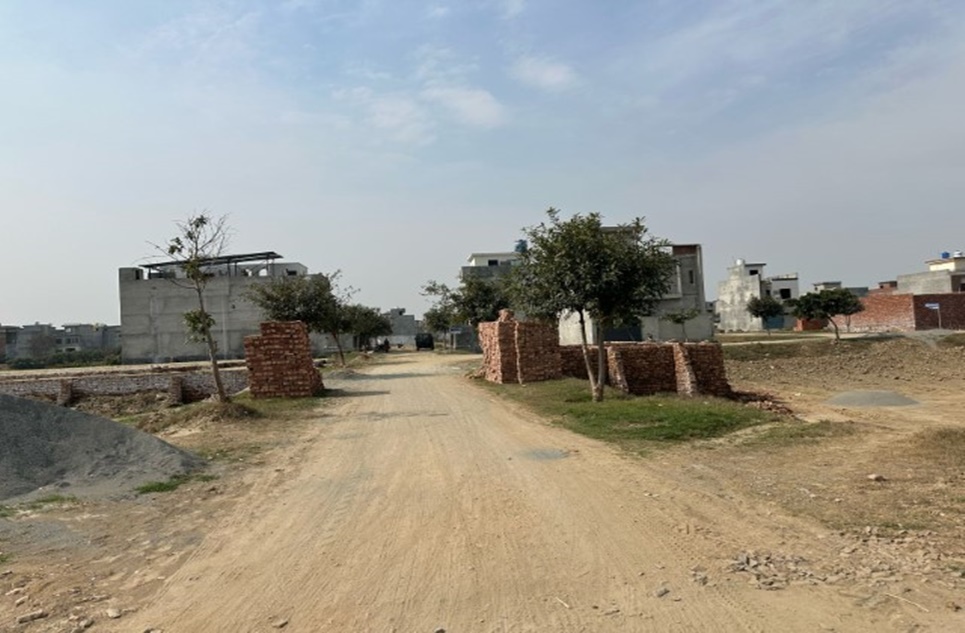 5 marla plot for sale in Metro City Lahore