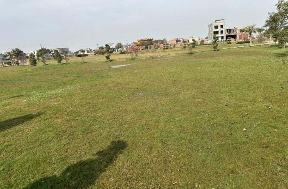 5 marla plot for sale in Metro City Lahore