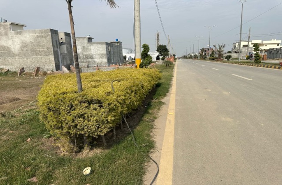 5 marla plot for sale in Metro City Lahore