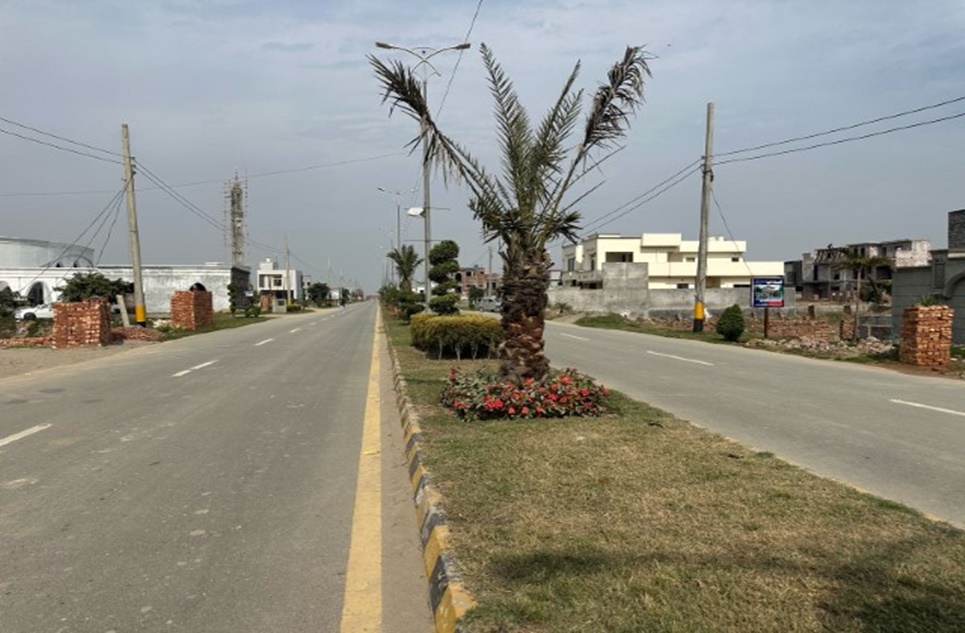5 marla plot for sale in Metro City Lahore