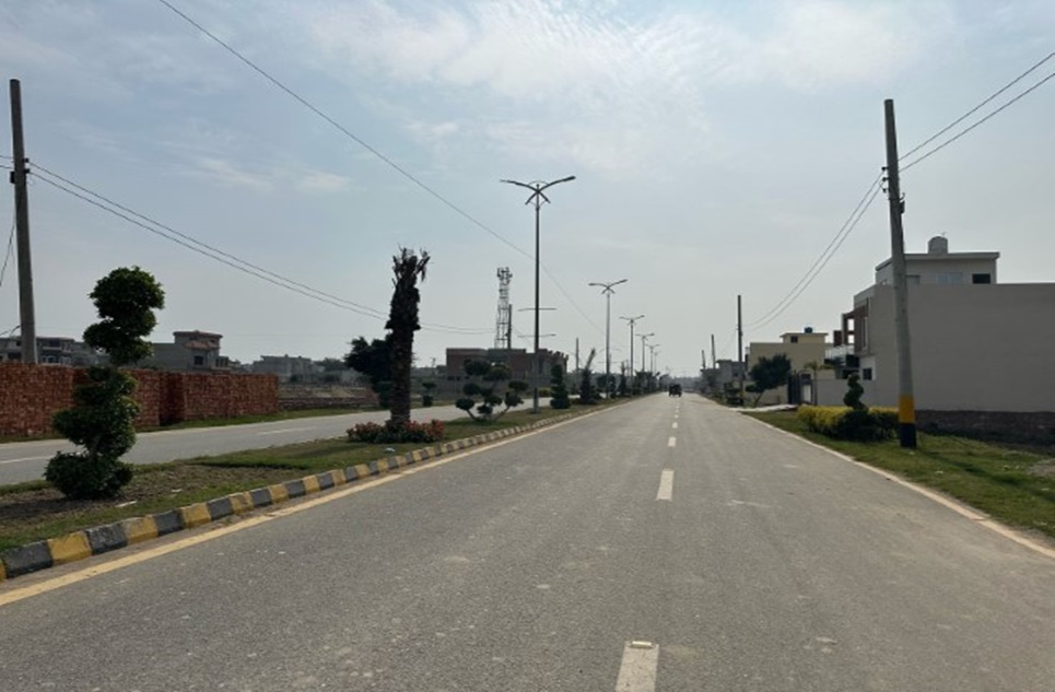 5 marla plot for sale in Metro City Lahore