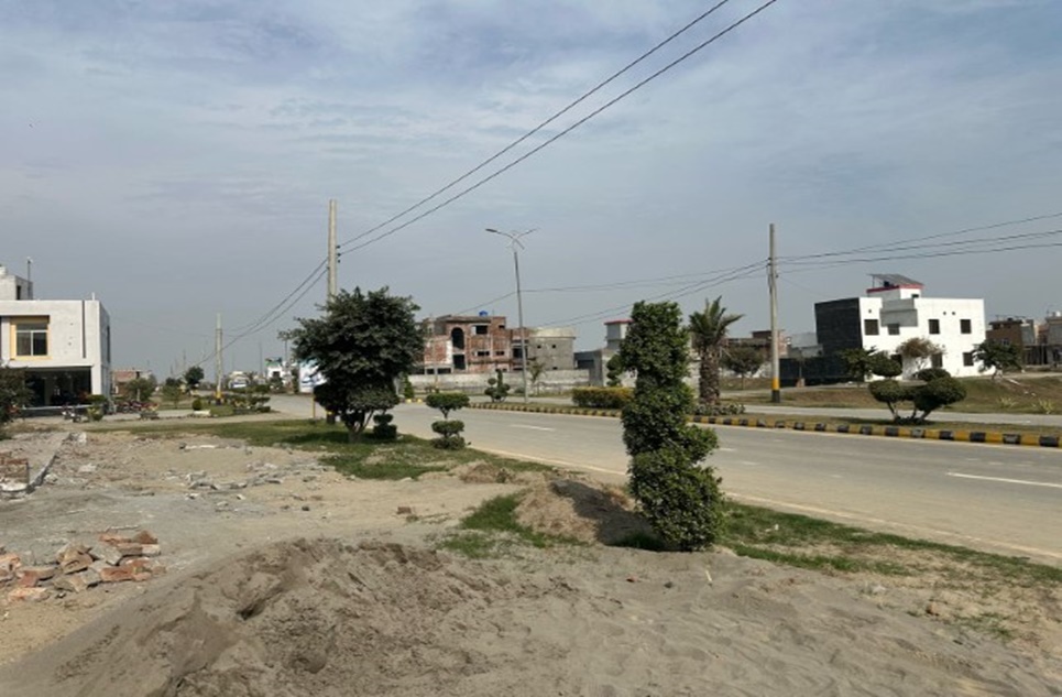 5 marla plot for sale in Metro City Lahore