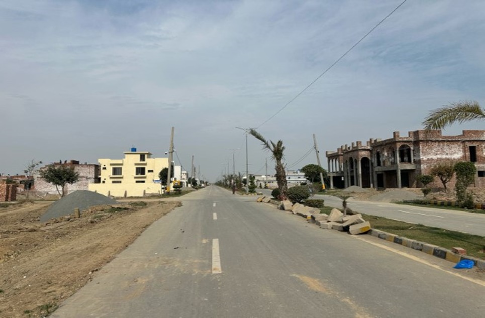 5 marla plot for sale in Metro City Lahore