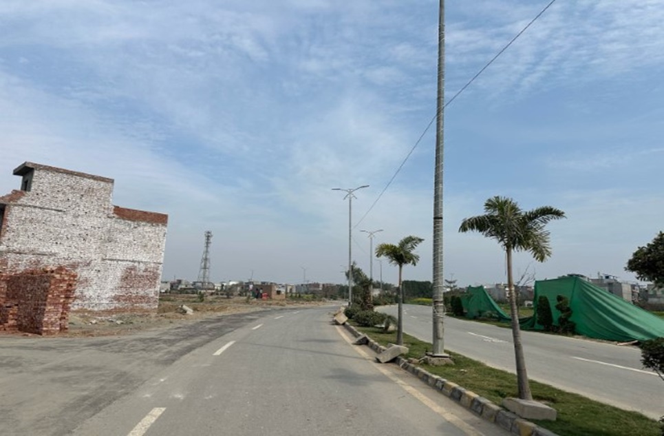 5 marla plot for sale in Metro City Lahore