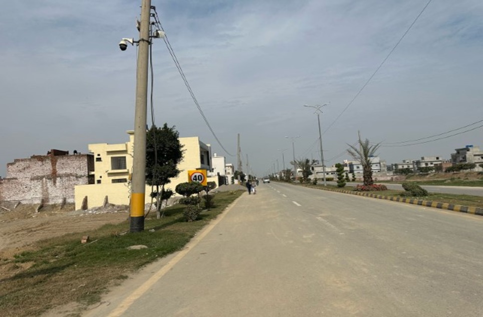 5 marla plot for sale in Metro City Lahore