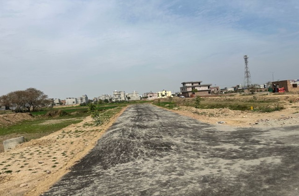 5 marla plot for sale in Metro City Lahore