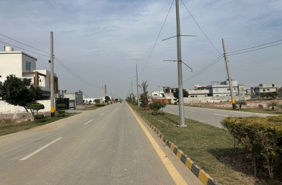 5 marla plot for sale in Metro City Lahore